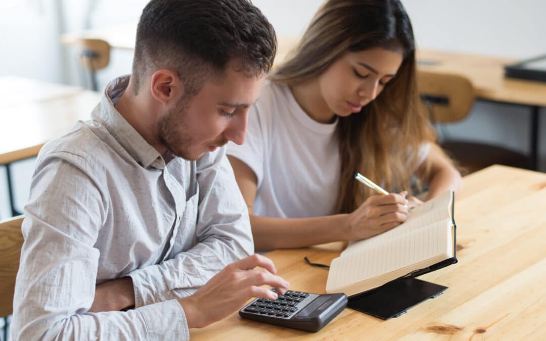 ¿Sabes cómo organizar tu dinero y evitar el estrés de fin de semestre?