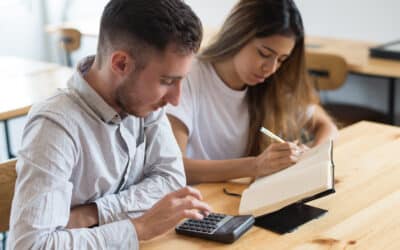 ¿Sabes cómo organizar tu dinero y evitar el estrés de fin de semestre?